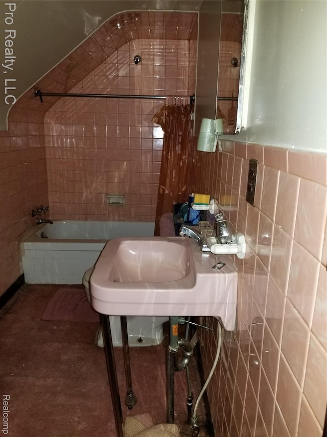 17211 Monica St, Detroit, MI 48221 - full bath featuring tile walls and  shower combination