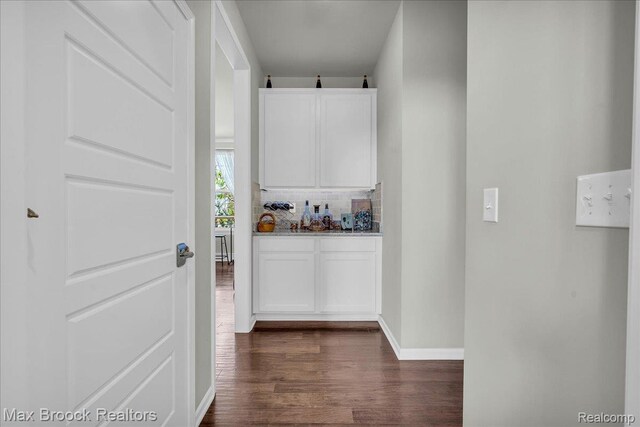 1043 Kendall Ct, Lake Orion, MI 48360 - bar with decorative backsplash and dark wood-style floors