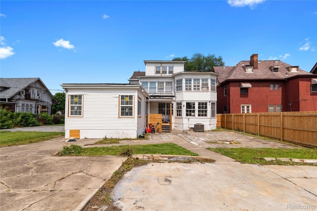1725 Seyburn St, Detroit, MI 48214 - rear view of house