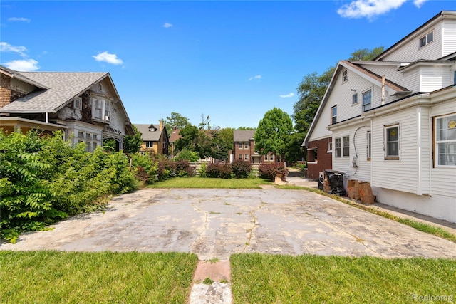 1725 Seyburn St, Detroit, MI 48214 - view of yard with a residential view and a patio area