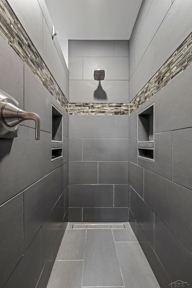1381 Briarson Dr, Saginaw, MI 48638 - full bath with a tile shower