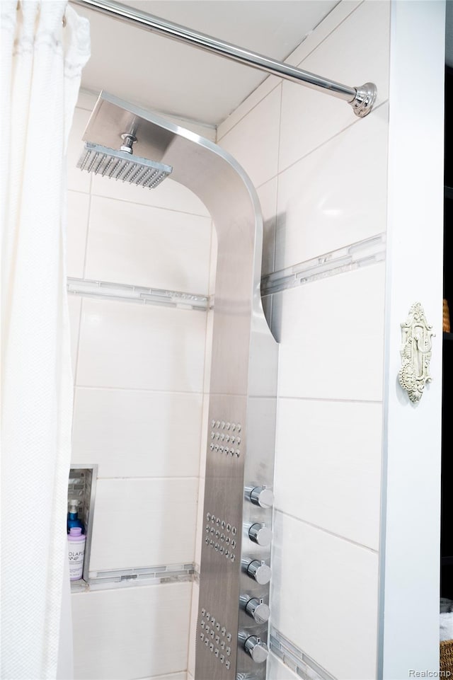 1036 Irving Ave, Royal Oak, MI 48067 - full bath with tiled shower