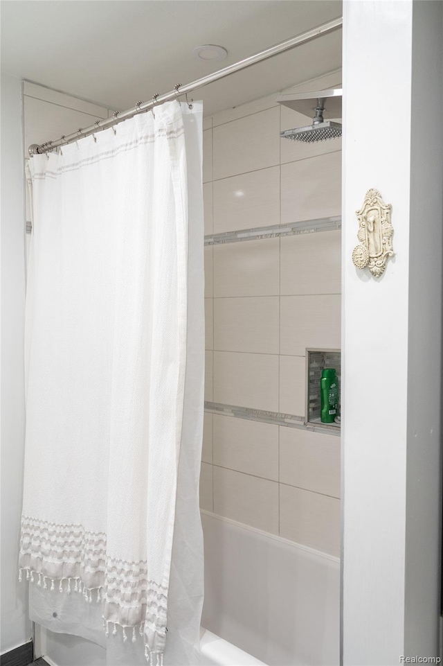 1036 Irving Ave, Royal Oak, MI 48067 - full bathroom featuring shower / tub combo