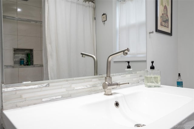 1036 Irving Ave, Royal Oak, MI 48067 - bathroom featuring vanity
