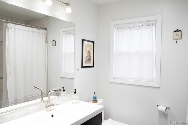 1036 Irving Ave, Royal Oak, MI 48067 - full bath with vanity and a shower with curtain