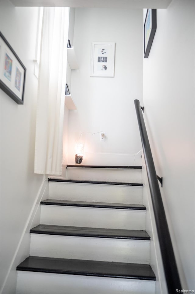 1036 Irving Ave, Royal Oak, MI 48067 - view of stairway