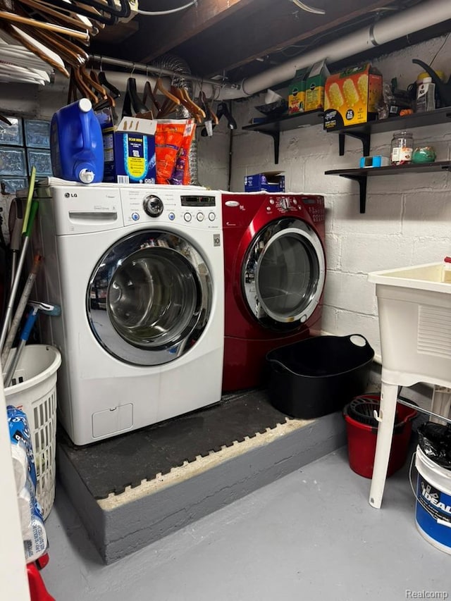 1036 Irving Ave, Royal Oak, MI 48067 - laundry area with washing machine and dryer