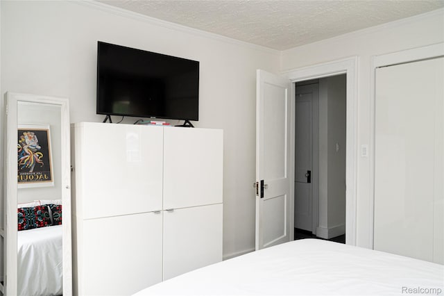 1036 Irving Ave, Royal Oak, MI 48067 - bedroom with ornamental molding and a textured ceiling