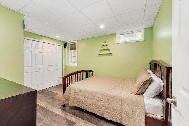 711 N Alexander Ave, Royal Oak, MI 48067 - bedroom featuring wood finished floors, a drop ceiling, a closet, and recessed lighting
