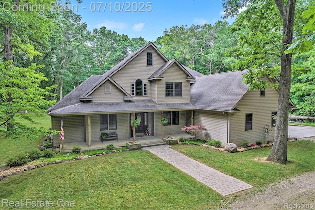 359 High Bluffs Dr, Ortonville, MI 48462 - view of front of property featuring a porch, a front lawn, and a shingled roof