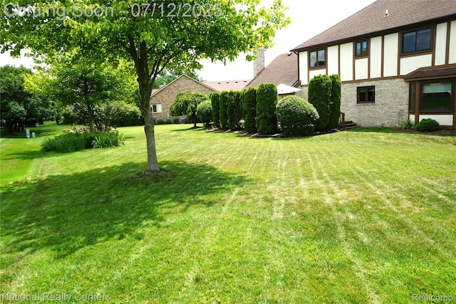 19230 Augusta Ct, Livonia, MI 48152 - view of grassy yard