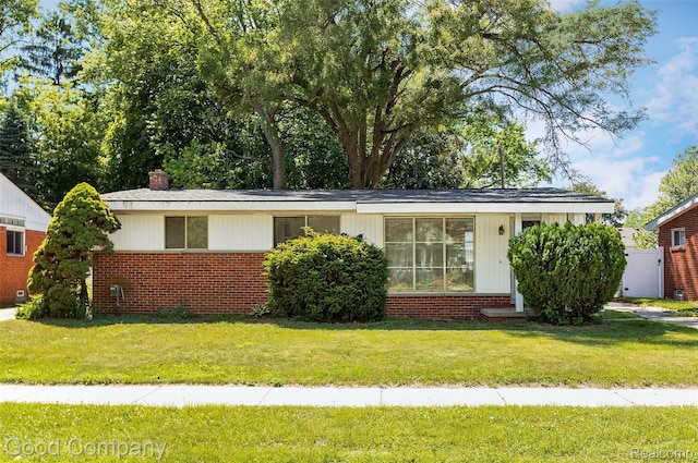 2931 N Main St, Royal Oak, MI 48073 - ranch-style home with brick siding, a front yard, and a chimney