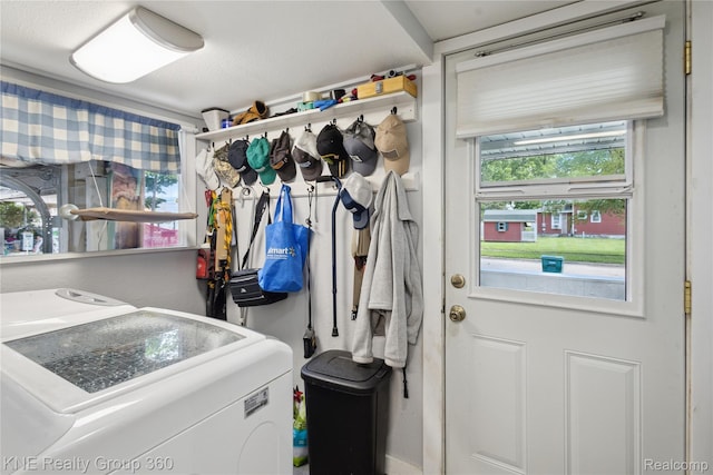 204 W Caroline St, Bellevue, MI 49021 - laundry area with washing machine and dryer