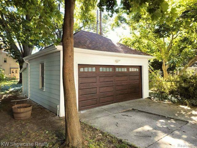 1828 N Lafayette Ave, Royal Oak, MI 48073 - view of detached garage