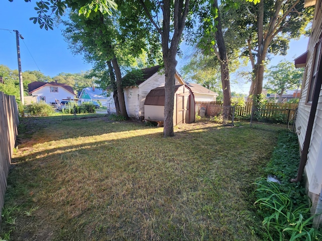 1110 Watkins St SE, Grand Rapids, MI 49507 - fenced backyard featuring a shed