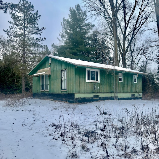 14108 Sheridan Rd, Montrose, MI 48457 - view of front of property featuring board and batten siding
