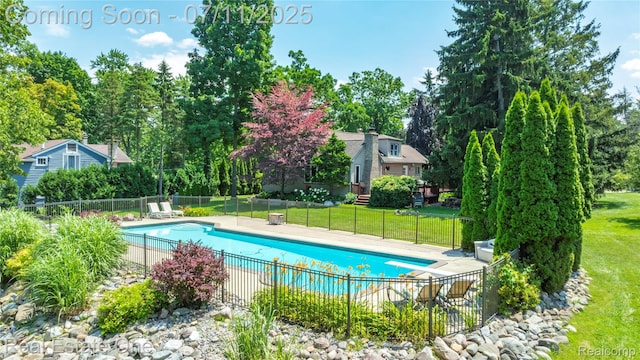 25740 Farmbrook Rd, Southfield, MI 48034 - view of pool featuring view of wooded area