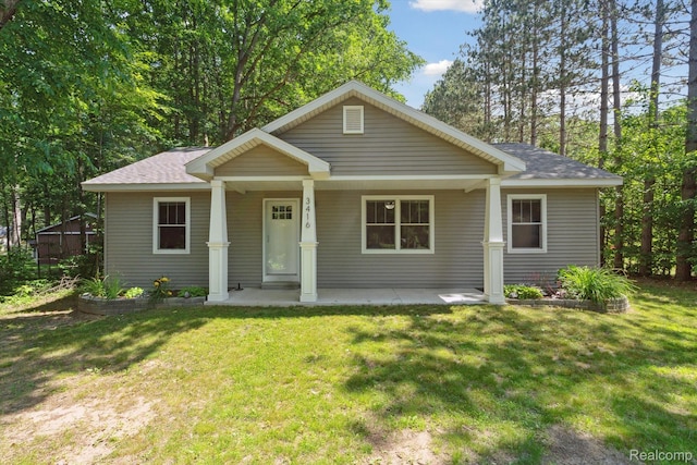 3416 Abbottsford Rd, Clyde, MI 48049 - bungalow-style house featuring a front yard and roof with shingles