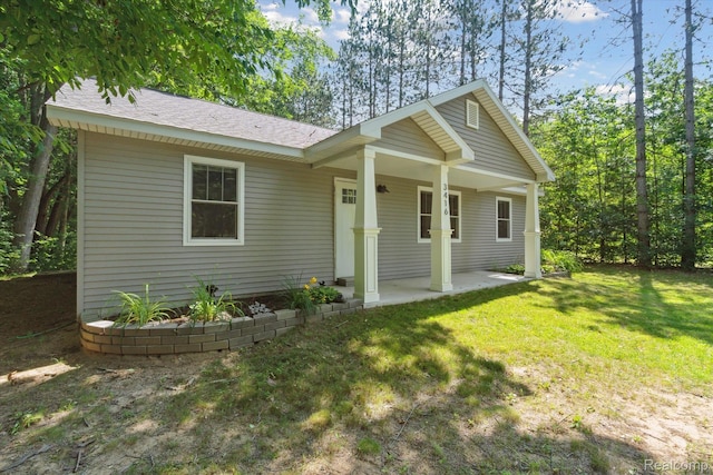 3416 Abbottsford Rd, Clyde, MI 48049 - bungalow with a front lawn and roof with shingles