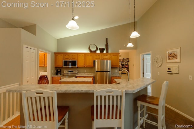 61001 Evergreen Ct, South Lyon, MI 48178 - kitchen featuring stainless steel appliances, light countertops, a kitchen island with sink, high vaulted ceiling, and a kitchen breakfast bar