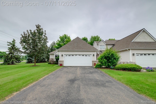 61001 Evergreen Ct, South Lyon, MI 48178 - view of front of house with a front yard, roof with shingles, and a detached garage