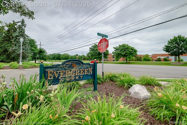 61001 Evergreen Ct, South Lyon, MI 48178 - view of community sign