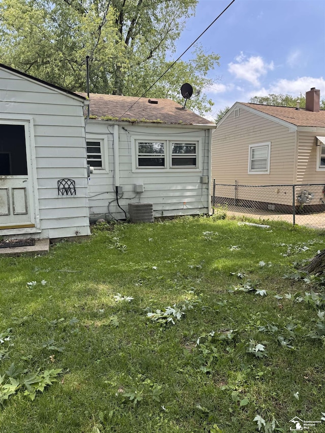 6114 Hazel St, Taylor, MI 48180 - rear view of property