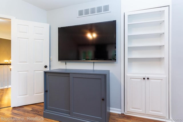3845 Beechcrest, Rochester Hills, MI 48309 - detailed view of wood finished floors
