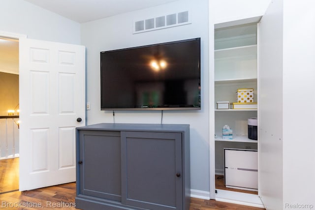3845 Beechcrest, Rochester Hills, MI 48309 - detailed view of wood finished floors