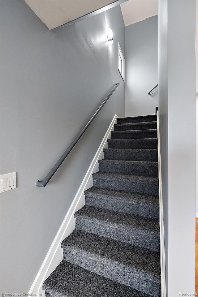 8873 Lagoon Dr, Brighton, MI 48116 - view of staircase
