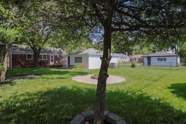 29687 Westfield St, Livonia, MI 48150 - view of yard