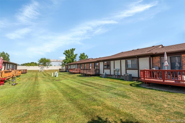 5419 Duke Ct, Warren, MI 48091 - view of yard with a wooden deck