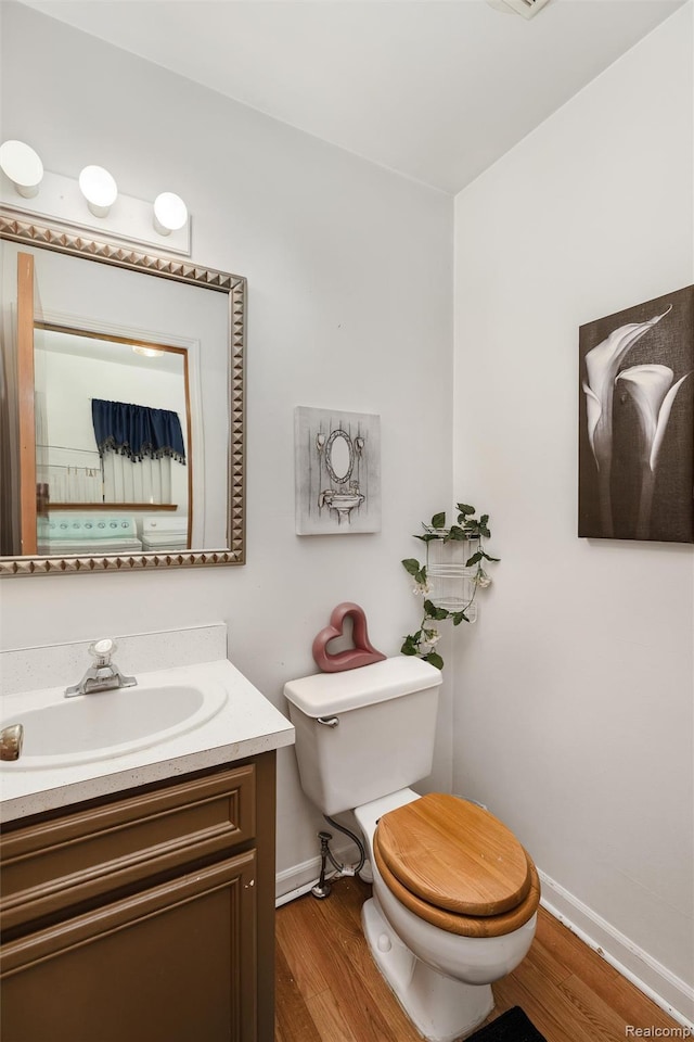 5419 Duke Ct, Warren, MI 48091 - bathroom featuring wood finished floors and vanity