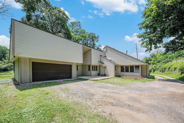 36680 Howard Rd, Farmington, MI 48331 - mid-century inspired home with driveway and brick siding