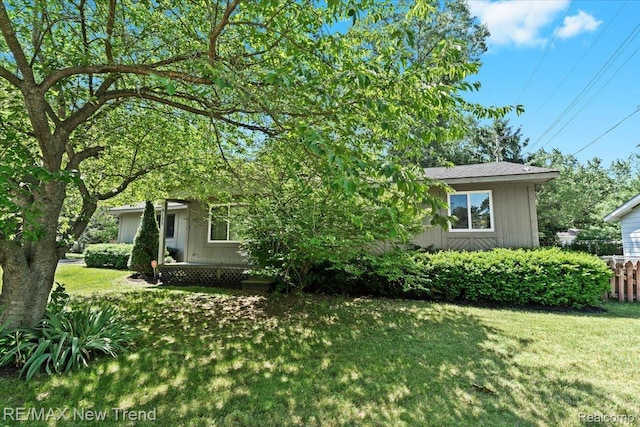 9125 Mandon Rd, White Lake, MI 48386 - view of front of property with a front lawn