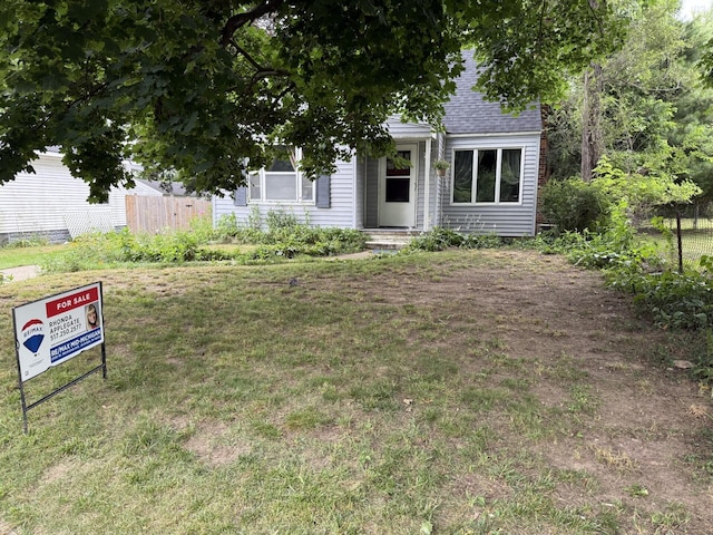 138 Pierce Ave, Jackson, MI 49203 - photo 1