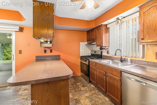 3847 Dwight Dr, Warren, MI 48092 - kitchen featuring stainless steel appliances, under cabinet range hood, backsplash, ceiling fan, and stone finish flooring