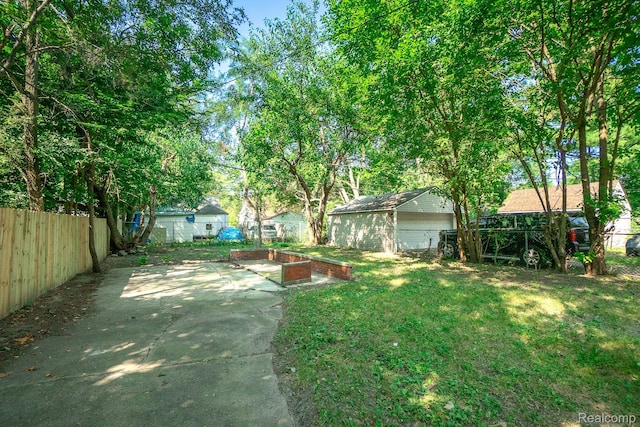19145 Strasburg St, Detroit, MI 48205 - fenced yard with a patio area