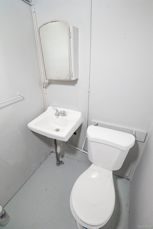 19145 Strasburg St, Detroit, MI 48205 - bathroom featuring toilet and concrete floors