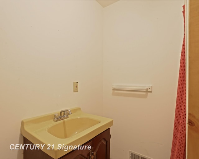 13715 Baldwin Rd, Saginaw, MI 48616 - bathroom with vanity