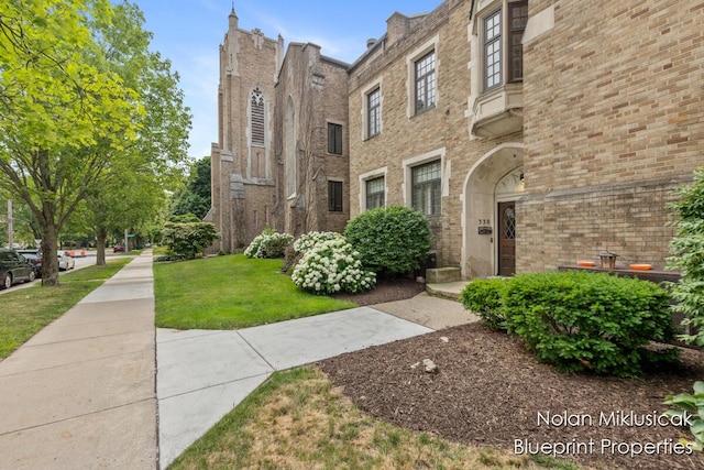 253 Prospect Ave NE Unit 309, Grand Rapids, MI 49503 - surrounding community with a yard