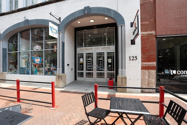 125 S Kalamazoo Mall Unit 603, Kalamazoo, MI 49007 - property entrance featuring brick siding and french doors