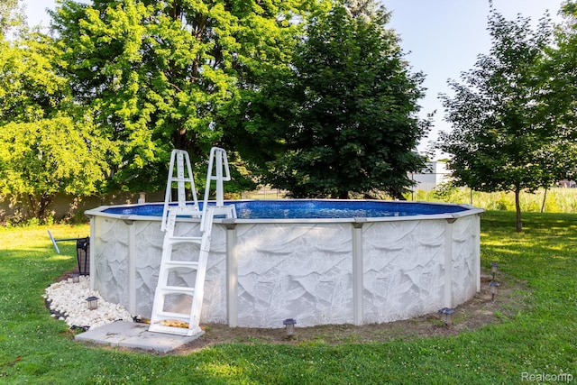 8345 E 14 Mile Rd, Sterling Heights, MI 48312 - swimming pool with a yard