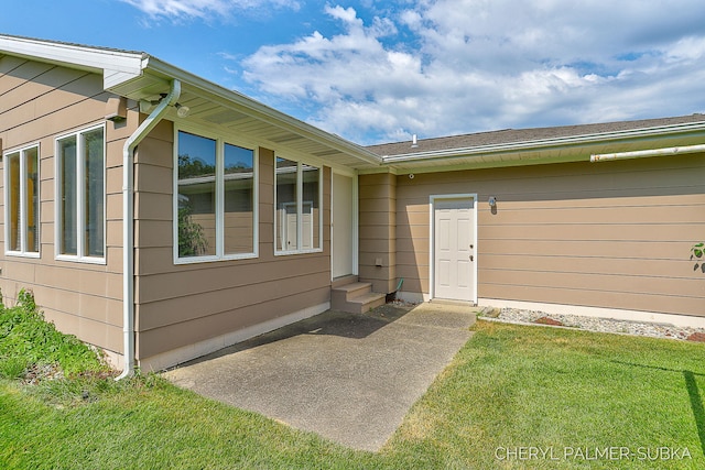1838 Kings Ct, Muskegon, MI 49445 - entrance to property featuring a yard