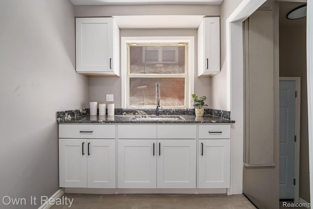 6031 Grandville Ave, Dearborn, MI 48228 - bar with a sink and baseboards