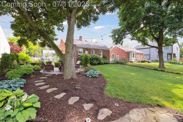2351 Earlmont Rd, Berkley, MI 48072 - view of yard featuring a patio area