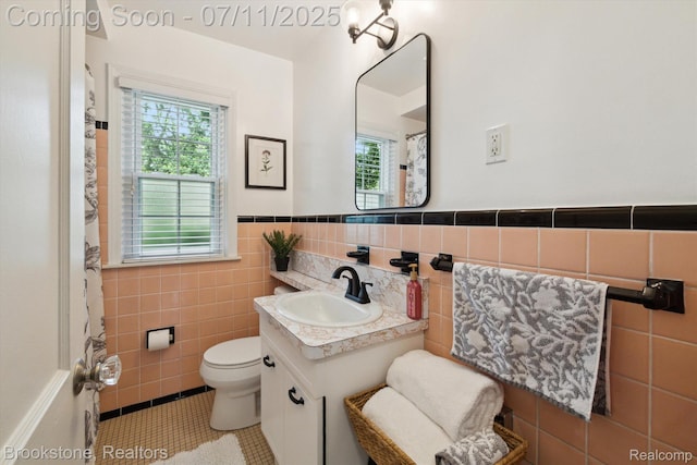 2351 Earlmont Rd, Berkley, MI 48072 - full bath featuring tile walls, vanity, healthy amount of natural light, tile patterned floors, and wainscoting