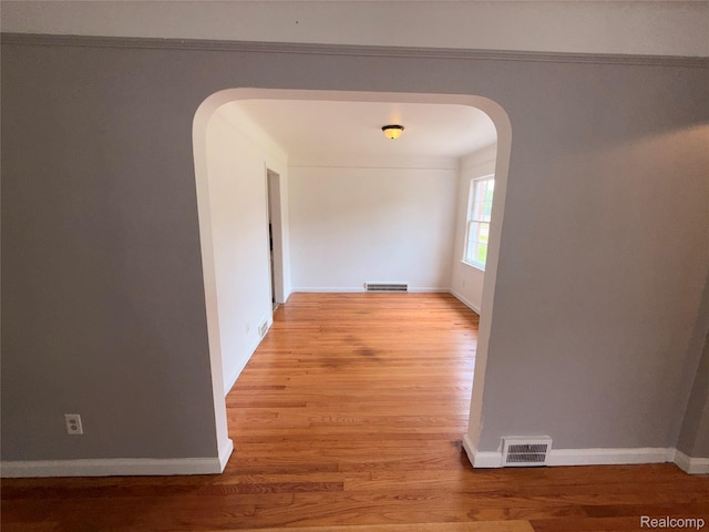 5565 Oldtown St, Detroit, MI 48224 - corridor featuring arched walkways and light wood finished floors