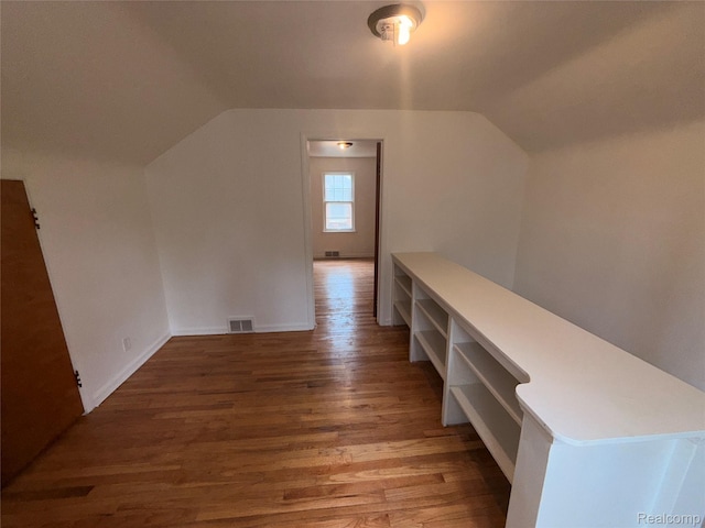5565 Oldtown St, Detroit, MI 48224 - bonus room with lofted ceiling and wood finished floors