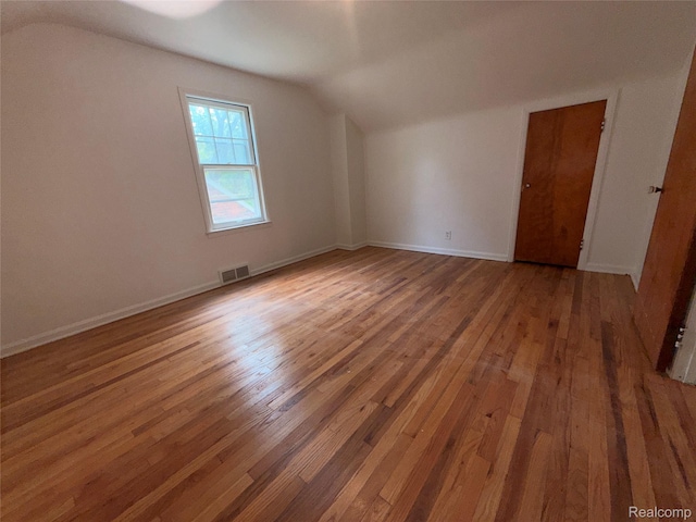 5565 Oldtown St, Detroit, MI 48224 - bonus room featuring lofted ceiling and wood finished floors